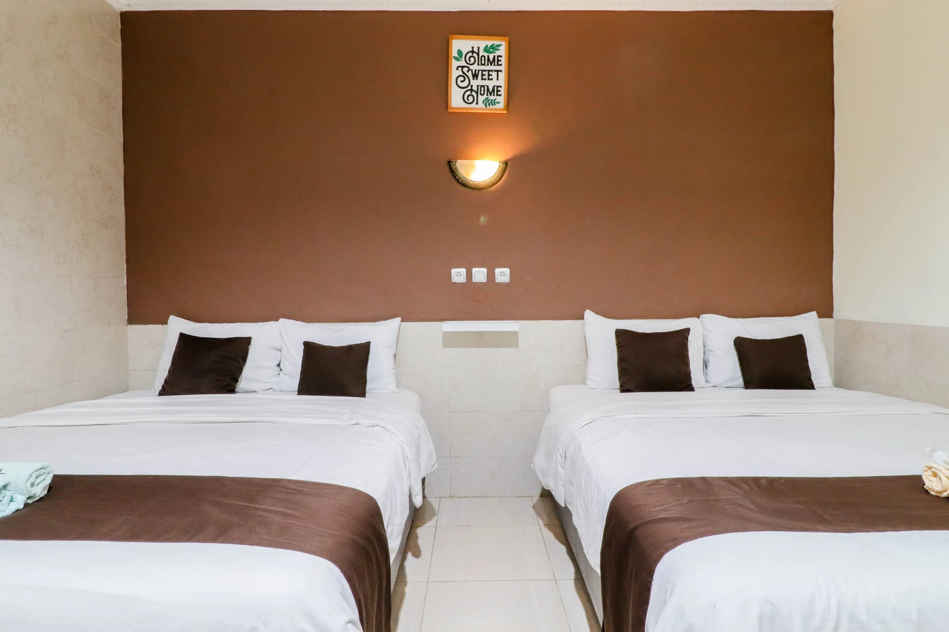Kamar Family Safara Hotel dengan tempat tidur nyaman