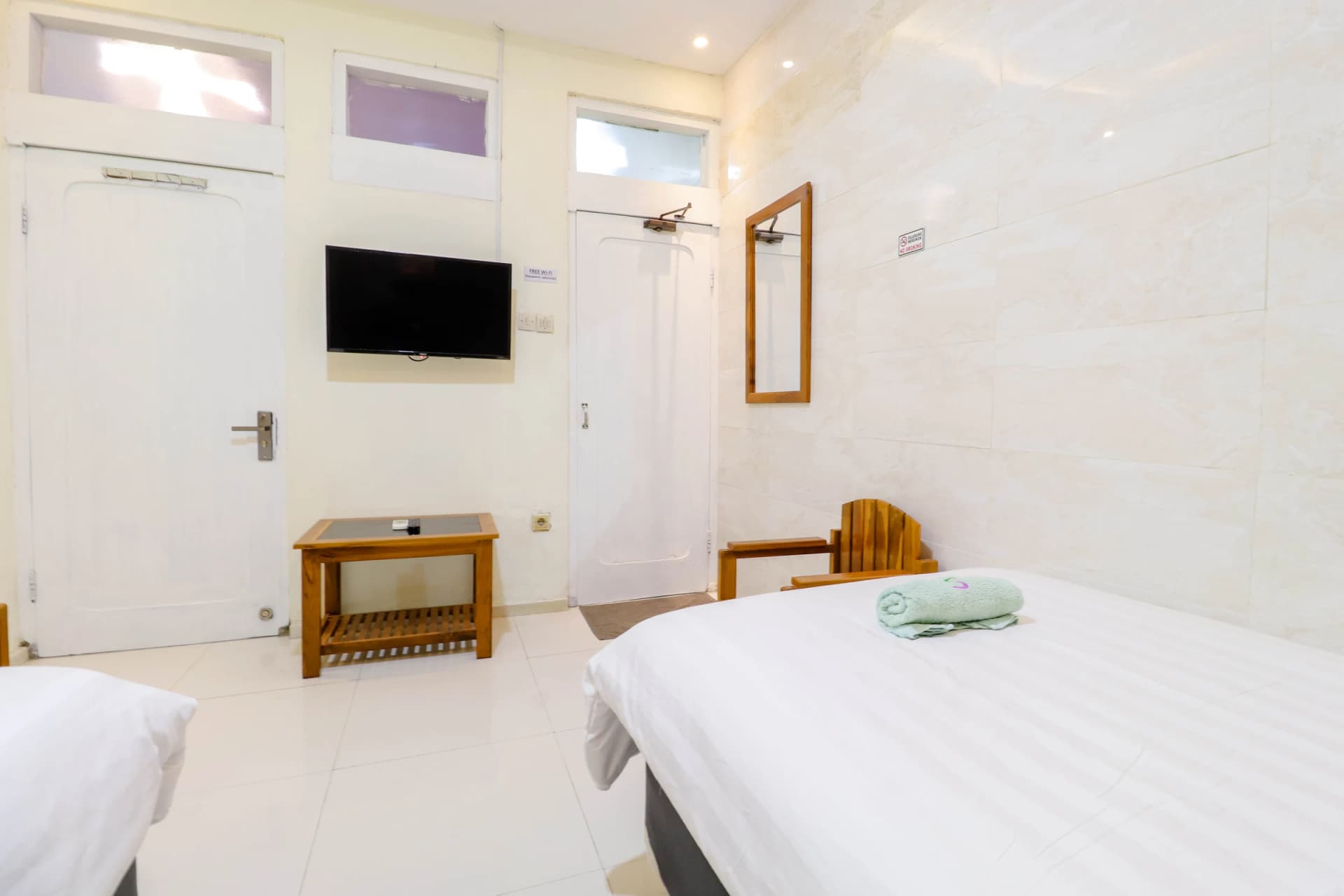 Interior kamar Standard Twin Safara Hotel